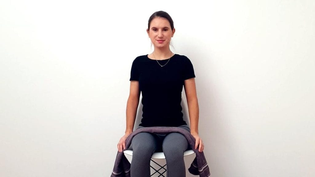 Raztegovanje vratu z brisačo korak 1