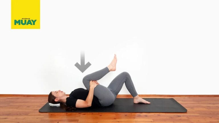 Jedno koleno k hrudníku: Jemné protažení pro bedra a kyčle